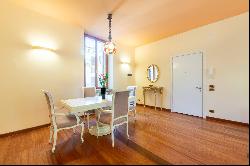 Bright apartment a few steps from Piazza Erbe