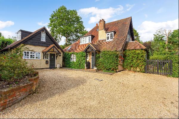 A beautiful cottage with a separate annexe set in idyllic landscaped gardens in Great Miss