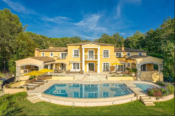 Superb and vast luxury villa in Saint Paul de Vence on the French Riviera,