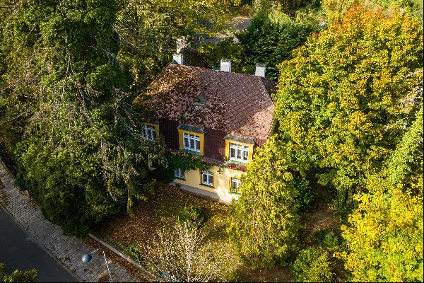 Charming 5-bedroom villa in need of renovation in the 17th District, Vienna. 