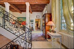 Magnificent bastide located in an olive estate near Avignon and the Alpilles