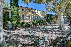 Magnificent bastide located in an olive estate near Avignon and the Alpilles