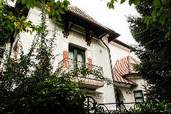 The central villa with neo-romanian arhitecture
