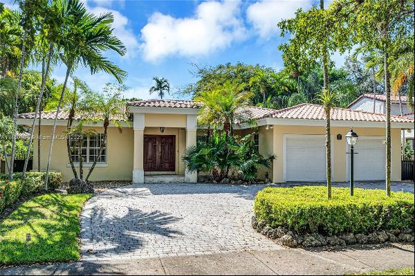 526 Madeira Ave, Coral Gables FL 33134