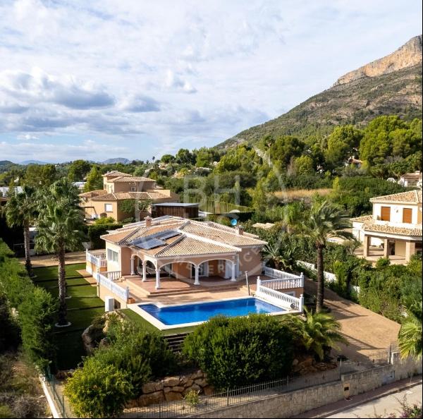 Villa for sale in Alicante, Jávea, Montgó, Jávea 03730