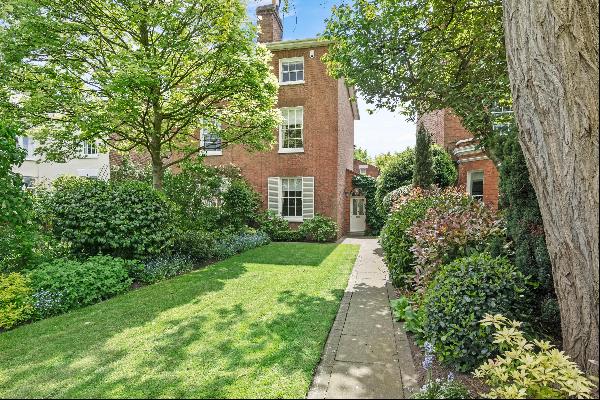 A charming Grade II listed town house in one of the most desirable locations in Worcester