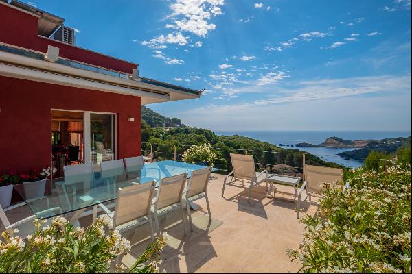 House with spectacular sea views near Sa Tuna