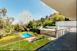 House in a flat condominium with an excellent view in Lo Curro.