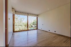 House in a flat condominium with an excellent view in Lo Curro.