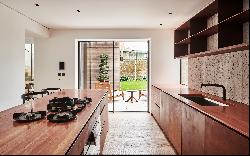 Exquisite five-bedroom villa in Notting Hill