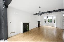 A beautiful four bedroom family house in Notting Hill