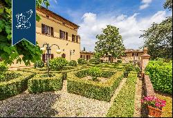 Prestigious estate with 28 hectares of grounds just 20 km from Siena