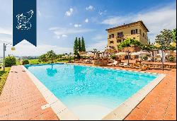 Prestigious estate with 28 hectares of grounds just 20 km from Siena