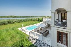 Waterfront Villa on Mecox Bay