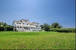 Waterfront Villa on Mecox Bay