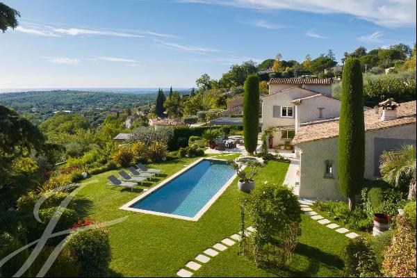 Provençal Chic, vast garage, and panoramic sea view.