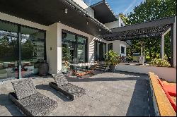 Ultra-contemporary 475 sq. m. property in Saint-Genis-Laval