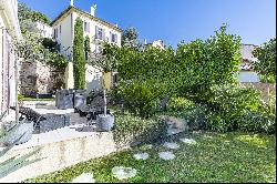 Sole agent ! Le Cannet - close to shops - Belle Epoque style villa.