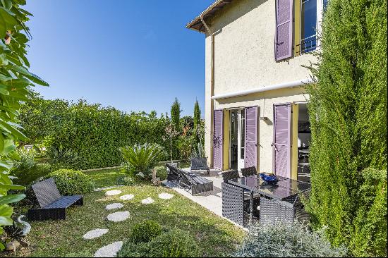 Sole agent ! Le Cannet - close to shops - Belle Epoque style villa.