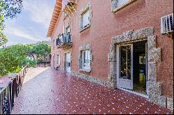 House with great potential to refurbish in the prestigious area of Pedralbes