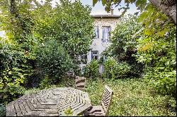 Paris 13th District – A detached period property with a garden