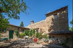 Tuscany - RUSTIC COUNTRY HOUSE FOR SALE JUST OUTSIDE SAN GIMIGNANO