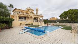 Fantastic 5-bedroom villa, with pool, for sale, in Carvoeiro, Algarve