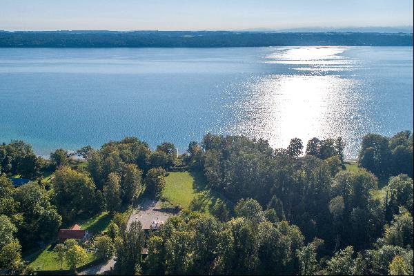 Rarity: lakefront property of 13.324 m² and approved planning permission for large villa
