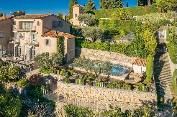 Duplex Apartment with Sea View, small pool and walking distance to Mougins village.