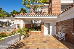House with pool and sea views in El Masnou - Costa BCN