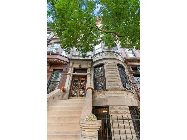 Central Harlem Brownstone : Don't miss out on the incredible opportunity to own a stunning