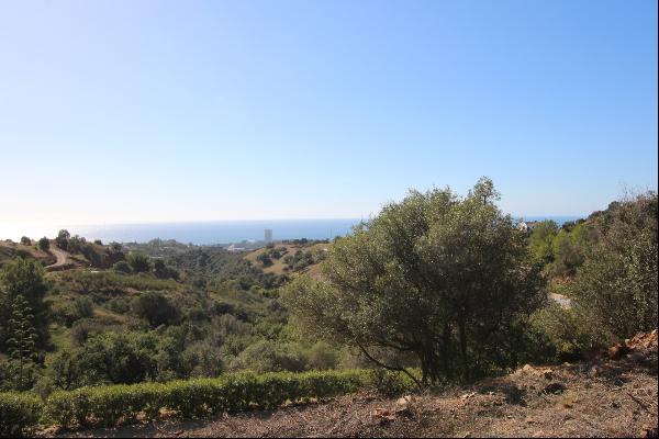 Plot in the East of Marbella with panoramic views for sale