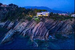 An architectural masterpiece overlooking the sea in Sestri Levante