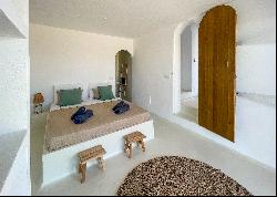 Newly renovated villa with sea views in Cala en Baster