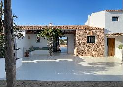 Newly renovated villa with sea views in Cala en Baster