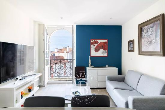 SAINT JEAN DE LUZ, HEART OF TOWN, RENOVATED STUDIO