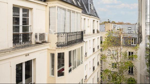 Beautiful apartment with a balcony at the foot of the Luxembourg Gardens
