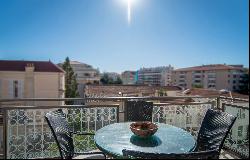 Cannes city centre, top floor apartment, 2 bedrooms, luxury residence.