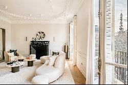 Prestigious apartment for sale golden triangle Paris 8