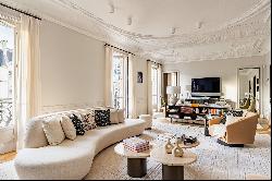 Prestigious apartment for sale golden triangle Paris 8