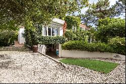 Villa with garden, pool and terraces, near Arrabida