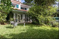 Villa with garden, pool and terraces, near Arrabida