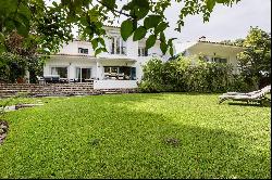 Villa with garden, pool and terraces, near Arrábida