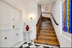 High-class renovated rarity: historic townhouse from 1911 with 3 units