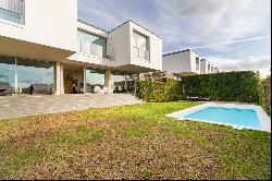 Semi-detached house, 4 bedrooms, for Sale