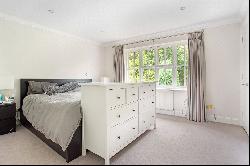 Uplands Drive, Oxshott, Leatherhead, Surrey, KT22 0JD