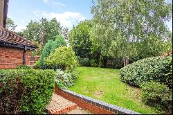 Uplands Drive, Oxshott, Leatherhead, Surrey, KT22 0JD