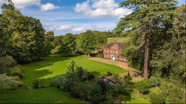 Lynch House, The Lynch, Kensworth, Bedfordshire, LU6 3QZ