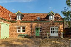 Lynch House, The Lynch, Kensworth, Bedfordshire, LU6 3QZ