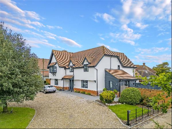 Braintree Road, Felsted, Dunmow, Essex, CM6 3DR